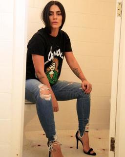 Cleo feet photo thumbnail