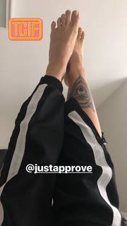 Cleo feet photo thumbnail