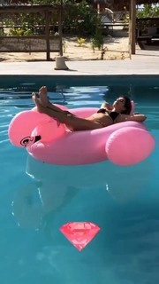 Cleo feet photo thumbnail