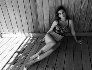 Cleo feet photo thumbnail