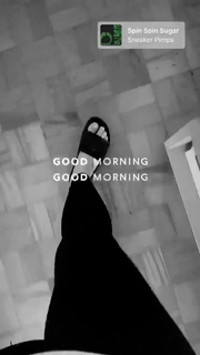 Cleo feet photo thumbnail