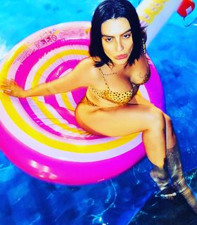 Cleo feet photo thumbnail