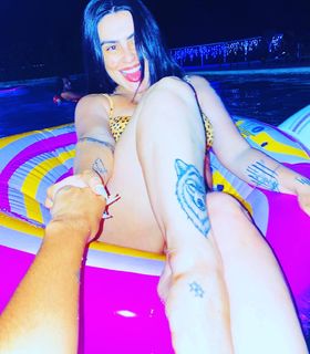Cleo feet photo thumbnail