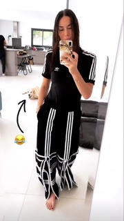 Clio Pajczer feet photo 1