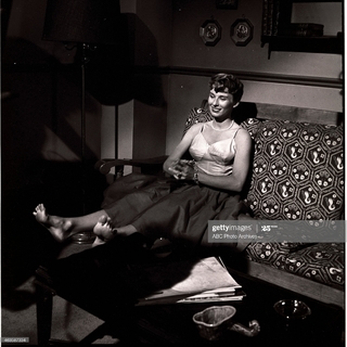 Cloris Leachman feet photo 8