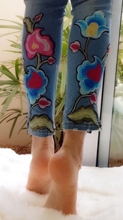 Cláudia Citroni feet photo thumbnail