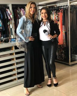 Cláudia Citroni feet photo thumbnail