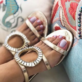 Cláudia Citroni feet photo thumbnail