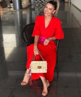 Cláudia Citroni feet photo thumbnail