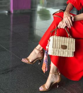 Cláudia Citroni feet photo thumbnail