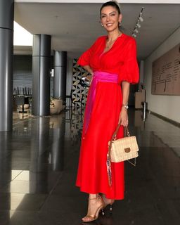 Cláudia Citroni feet photo thumbnail