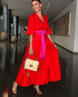 Cláudia Citroni feet photo thumbnail