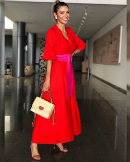 Cláudia Citroni feet photo thumbnail