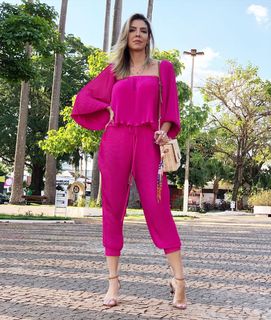 Cláudia Citroni feet photo thumbnail