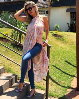 Cláudia Citroni feet photo thumbnail