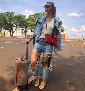 Cláudia Citroni feet photo thumbnail