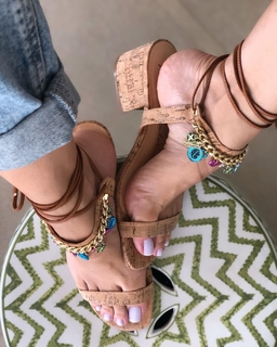 Cláudia Citroni feet photo thumbnail