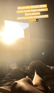 Cláudia Citroni feet photo thumbnail