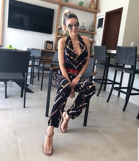 Cláudia Citroni feet photo thumbnail