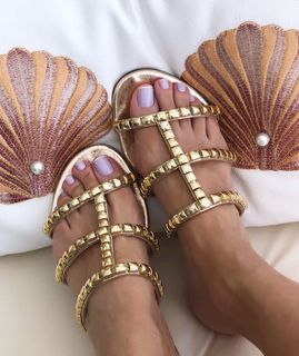 Cláudia Citroni feet photo thumbnail