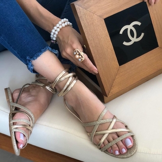 Cláudia Citroni feet photo thumbnail