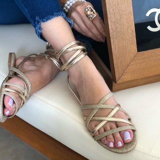 Cláudia Citroni feet photo thumbnail