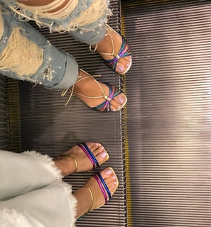 Cláudia Citroni feet photo thumbnail