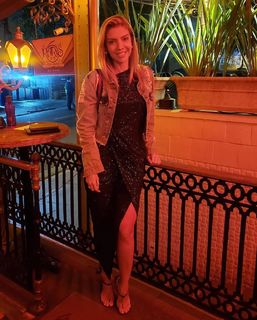 Cláudia Citroni feet photo thumbnail