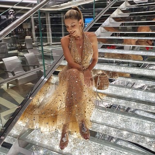 Cláudia Citroni feet photo thumbnail