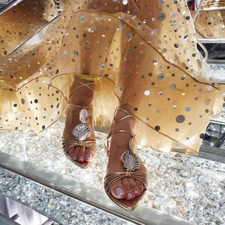 Cláudia Citroni feet photo thumbnail