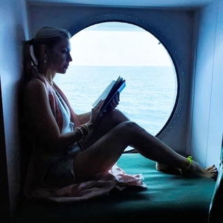 Cláudia Citroni feet photo thumbnail