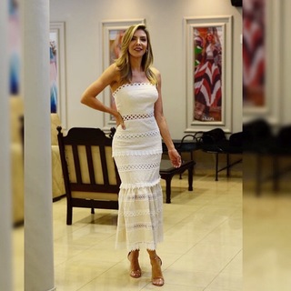 Cláudia Citroni feet photo thumbnail