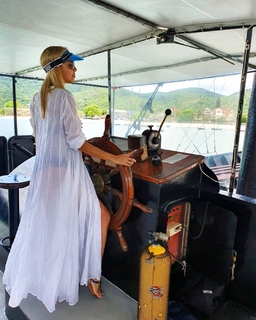 Cláudia Citroni feet photo thumbnail