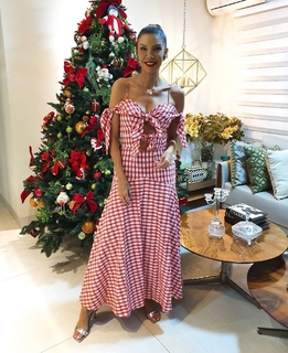 Cláudia Citroni feet photo thumbnail