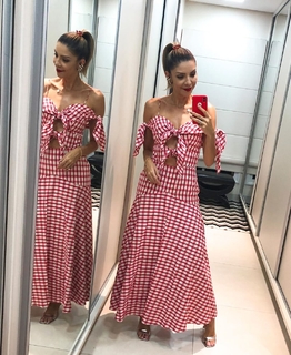 Cláudia Citroni feet photo thumbnail