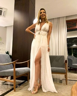 Cláudia Citroni feet photo thumbnail