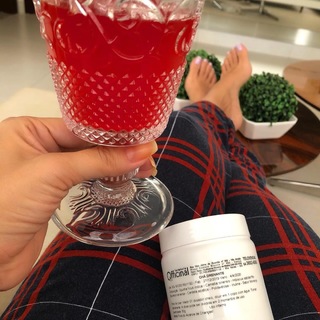 Cláudia Citroni feet photo thumbnail