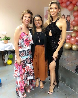 Cláudia Citroni feet photo thumbnail