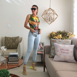 Cláudia Citroni feet photo thumbnail