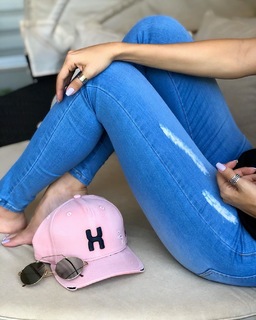 Cláudia Citroni feet photo thumbnail