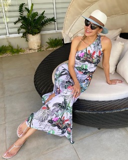 Cláudia Citroni feet photo thumbnail