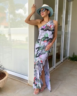 Cláudia Citroni feet photo thumbnail