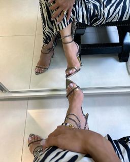 Cláudia Citroni feet photo thumbnail