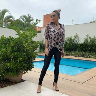 Cláudia Citroni feet photo thumbnail