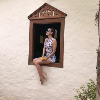 Cláudia Citroni feet photo thumbnail