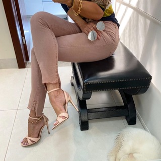 Cláudia Citroni feet photo thumbnail