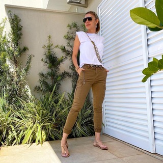 Cláudia Citroni feet photo thumbnail