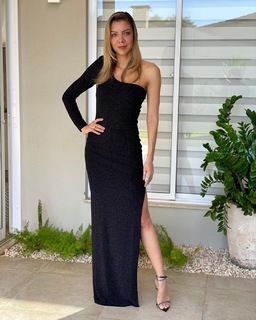 Cláudia Citroni feet photo thumbnail