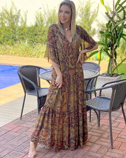 Cláudia Citroni feet photo thumbnail