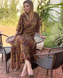 Cláudia Citroni feet photo thumbnail